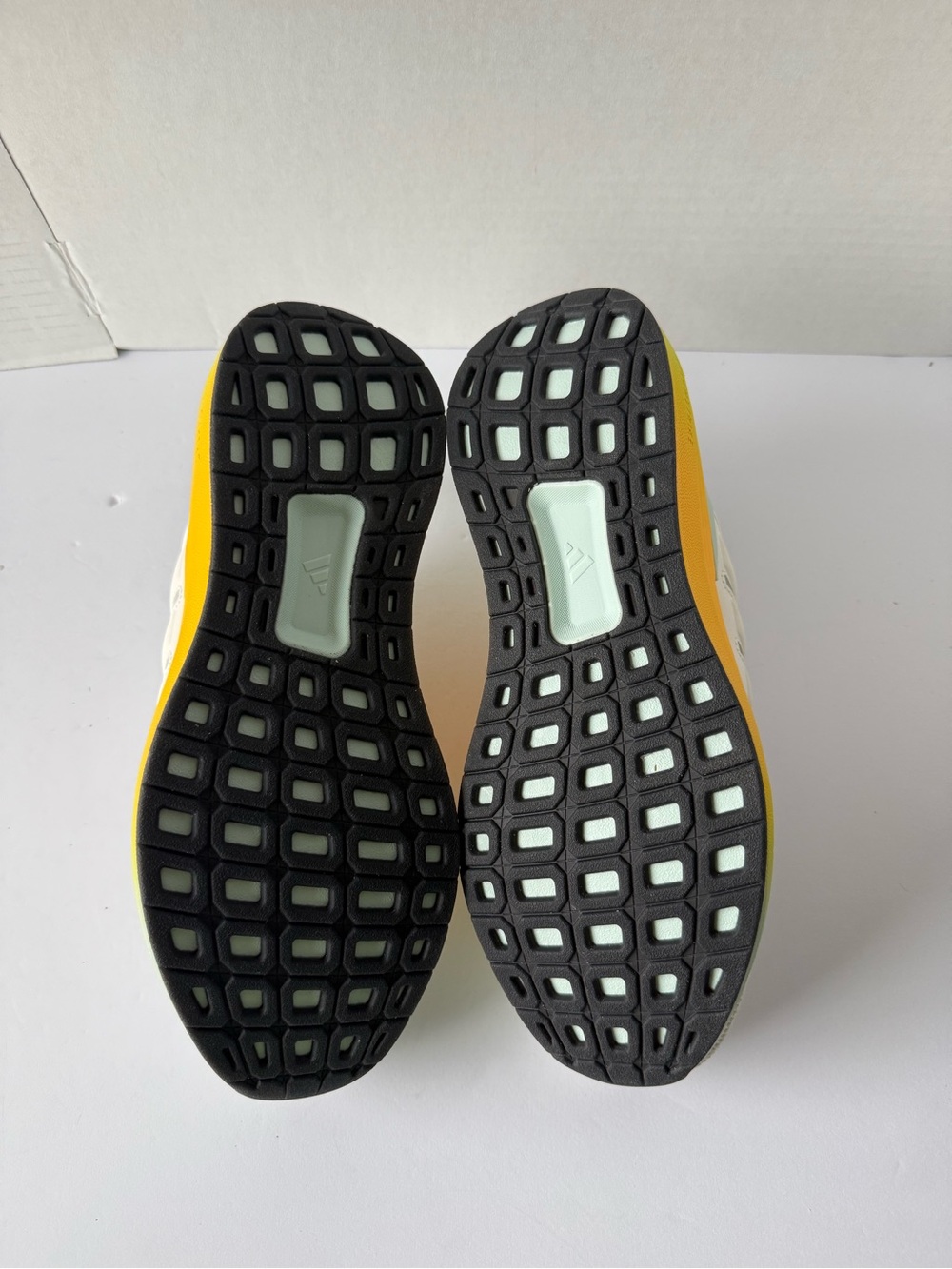 Adidas Ultradream Bold Running Sneakers Women’s Size 11 White Yellow JP9611 New - Picture 10 of 11
